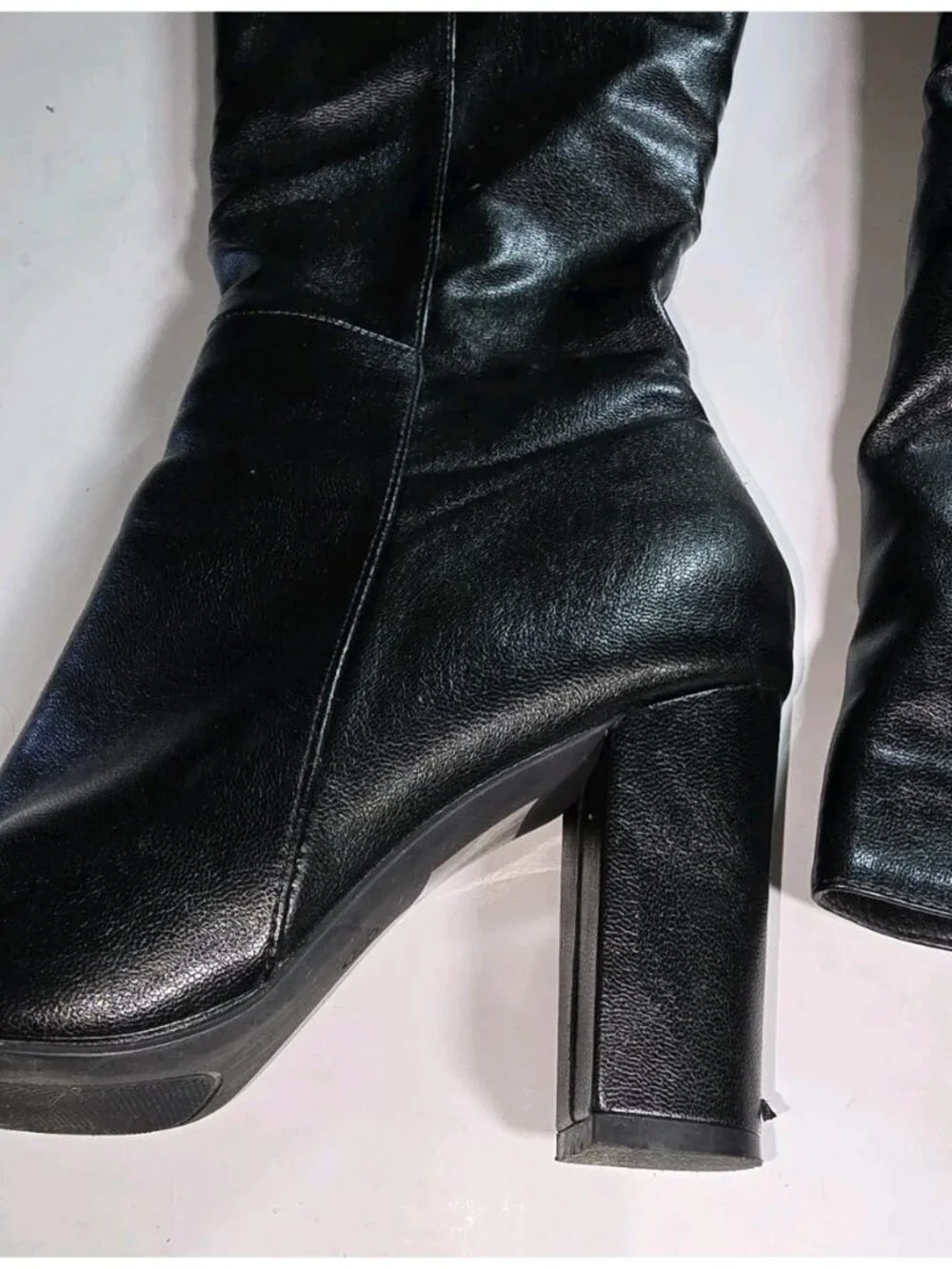 BLACK FAUX LEATHER KNEE-HIGH DRESS BOOTS w/BLOCK HEELS, SIDE ZIPPERS - 9